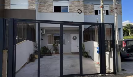 Casa 3 dormitórios à venda no Bairro Alto Petrópolis com 108 m² de área privativa - 2 vagas de garagem