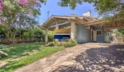 Casa de condomínio 4 dormitórios à venda no Bairro Condomínio Condado de Castella com 330 m² de área privativa - 4 vagas de garagem