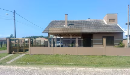 Casa 3 dormitórios à venda no Bairro Zona Nova com 138 m² de área privativa - 8 vagas de garagem