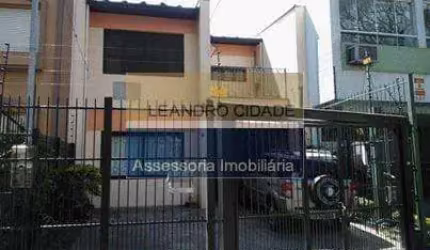Casa 3 dormitórios à venda no Bairro Petrópolis com 240 m² de área privativa - 3 vagas de garagem