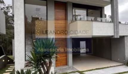 Casa de condomínio 3 dormitórios à venda no Bairro Condomínio Buena Vista com 215 m² de área privativa - 2 vagas de garagem