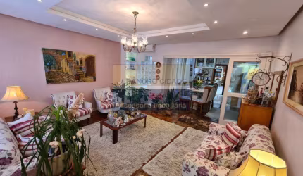 Casa 3 dormitórios à venda no Bairro Vila Ipiranga com 290 m² de área privativa - 3 vagas de garagem