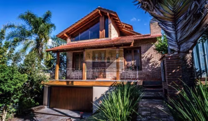 Casa de condomínio 3 dormitórios à venda no Bairro Cantegril com 231 m² de área privativa - 2 vagas de garagem