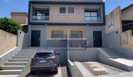 Casa 2 dormitórios à venda no Bairro Mário Quintana com 100 m² de área privativa - 2 vagas de garagem