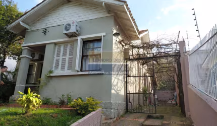 Casa 3 dormitórios à venda no Bairro Jardim Lindóia com 90 m² de área privativa - 2 vagas de garagem