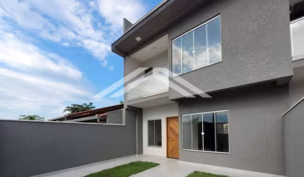 Sobrado com 3 dormitórios à venda, 130 m² por R$ 680.000,00 - Brasília - Itapoá/SC