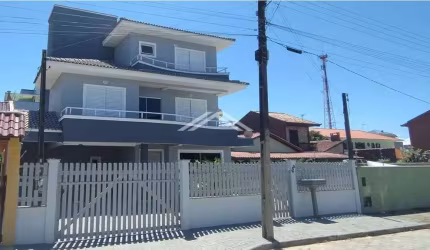 Sobrado com 4 dormitórios à venda, 218 m² por R$ 1.300.000,00 - Brasília - Itapoá/SC