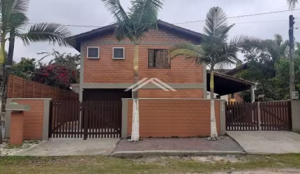 Sobrado com 4 dormitórios à venda, 214 m² por R$ 820.000,00 - Praia Das Palmeiras - Itapoá/SC