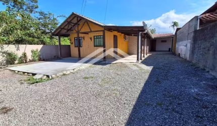 Casa de madeira com 2 quartos e edícula de alvenaria, Bamerindus - Itapoá