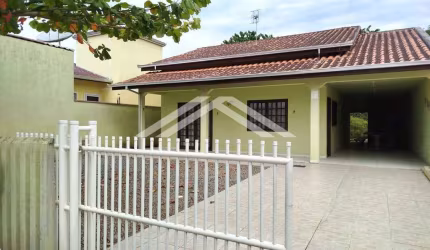 Casa com 03 quartos, Centro - Itapoá