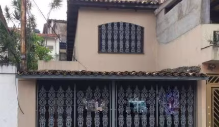 Sobrado, 3 Dormitórios, 1 Suíte, 2 vagas garagem