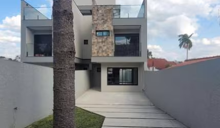 Sobrado com 3 quartos no Xaxim em Curitiba