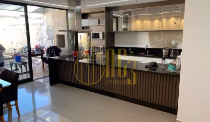 Casa com 3 quartos no Sítio Cercado em Curitiba