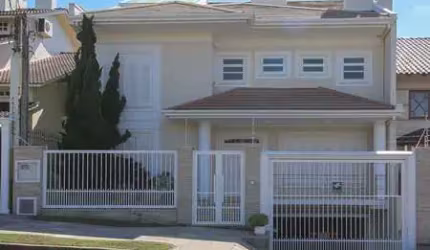 CASA 4D no bairro Jardim Itu Sabará em Porto Alegre