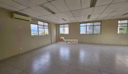 SALA COMERCIAL COM 62M² ÚTEIS, 2 VAGAS DE GARAGEM, NA VILA MATHIAS - SANTOS/SP