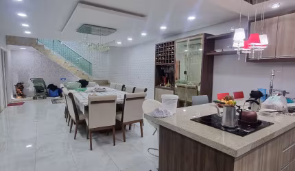 Casa com 4 dormitórios