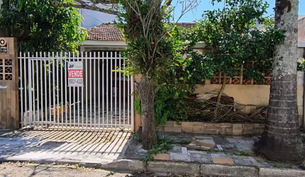Terreno com 160 m² com casa de 2 dormitórios