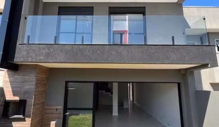 Triplex c/ 3 Quartos, Suíte, 4 Banheiros á venda.230 m² por 990.000