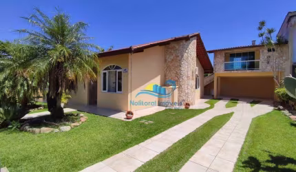 Casa Térrea - 3 quartos - Amplo quintal