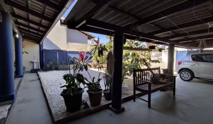 Sobrado com 4 quartos - 300m da praia