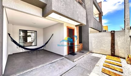 Casa  com piscina e 3 quartos, sendo 1 suíte, à venda em Balneário Piçarras - 500m do mar