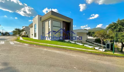 Casa à venda no Cond. Figueira Garden em Atibaia - 660m²