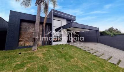 Casa térrea à venda Condomínio Alpes D&amp;apos;Ouro - Bom Jesus dos Perdões - 340m²