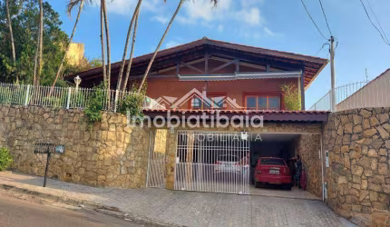 Casa à venda em Atibaia - Bairro nobre - 758 m²