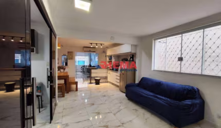 Sobrado com 4 dormitórios à venda, 231 m² por R$ 1.350.000,00 - Ponta da Praia - Santos/SP