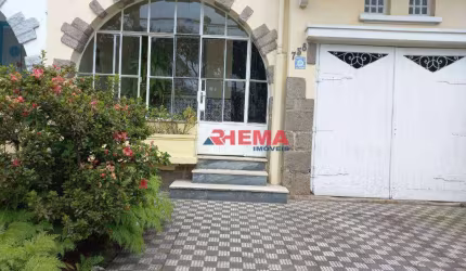 Sobrado com 3 dormitórios para alugar, 217 m² por R$ 8.000,02/mês - Marapé - Santos/SP