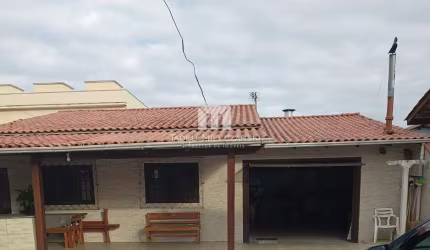 Casa com Piscina Perequê