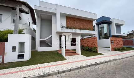 Casa Alto Padrão em Condomínio