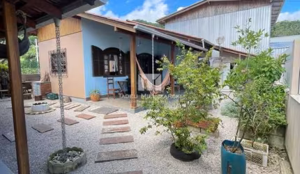 Casa em Alto Perequê, Porto Belo/SC