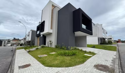 Casa em condomínio fechado com 3 quartos à venda na Rua Fernando de Noronha, 2590, Santa Cândida, Curitiba por R$ 1.495.000