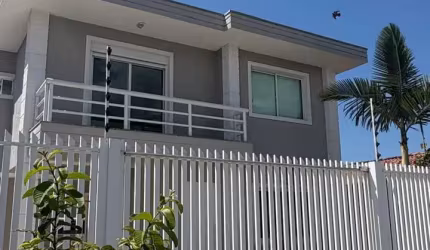Casa a uma quadra da orla - Balneário Riviera