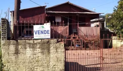 Casa à venda - no Centro