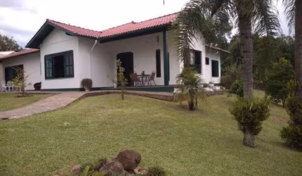 Casa à venda - no Centro