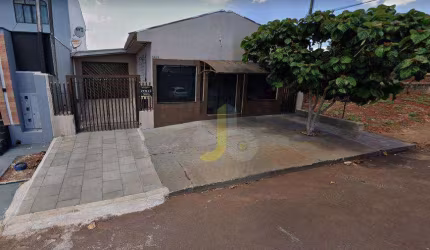 Casa com SALA COMERCIAL E EDÍCULA NO CLAUDETE
