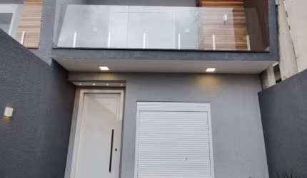 SOBRADO COM SUITE DE FRENTE E  ÁREA GOURMET E SOBRA DE TERRENO
