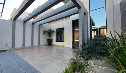 Casa com 1 suíte e 2 dormitórios à venda no tropical III
