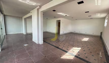Sala comercial ampla com 2 banheiros