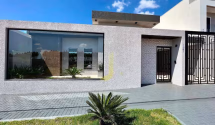Casa com 03 suítes e piscina