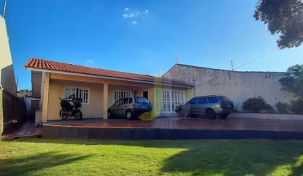 Casa no Claudete terreno inteiro e 3 dormitórios