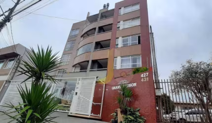 Apartamento com 3 dormitórios e 2 vagas de garagem lado a lado no Alto Alegre