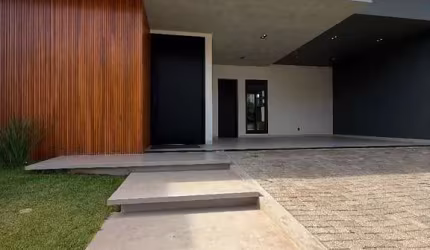 CASA EM CONDOMÍNIO 100% MOBILIADA E DECORADA