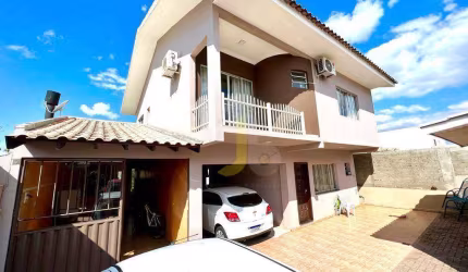 Sobrado com 4 dormitórios e um barracão  R$ 1.600.000 - Maria Luiza