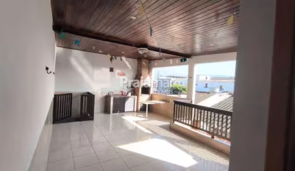 CASA 3 DORMT I SUITE I AREA DE LAZER I REFORMADA !