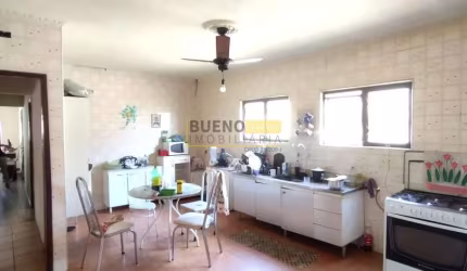 Casa com ótima localização, 4 dormitórios à venda, 227 m² por R$ 380.000 - Jardim São Francisco - S