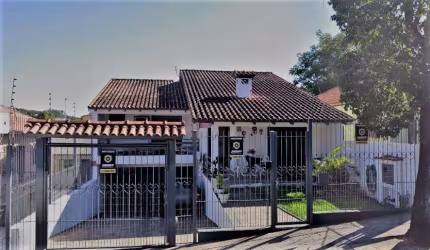 Casa com 3 quartos à venda na Rua João Mora, 235, Camaquã, Porto Alegre, 230 m2 por R$ 980.000