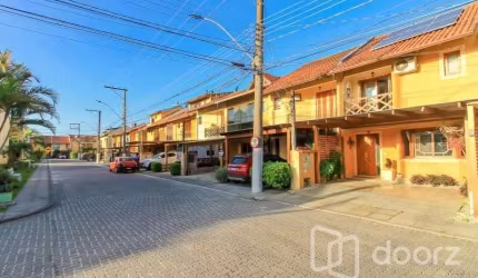 Casa com 3 quartos à venda na Avenida Edgar Pires de Castro, 1286, Hípica, Porto Alegre, 155 m2 por R$ 475.000